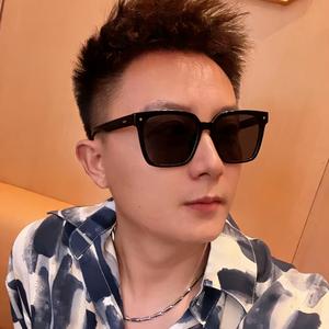 何星晨（探店） 头像