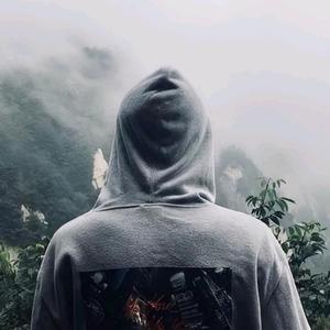 做个俗人。 头像