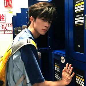 海边惬意聆听的过客 头像