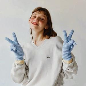 Y月亮很亮 头像