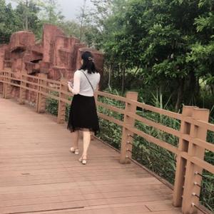 肤浅快乐五姑娘呀 头像