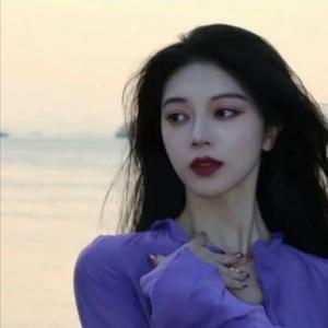 上进的幽默葡萄 头像