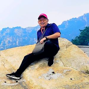 笔耕桃李园 头像