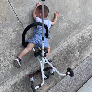 睡在床板下 头像