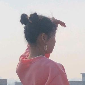 爱吃榴莲醋的女孩 头像