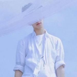 孤影照苍穹 头像