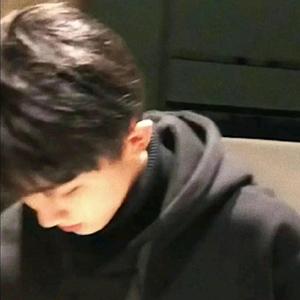 阅A世 头像