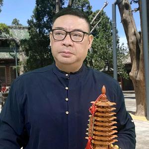 李镇东大先生头像