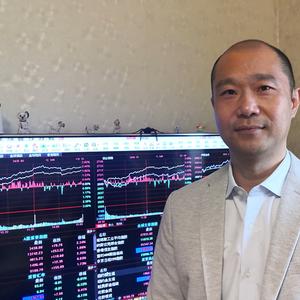 老章的正前方 头像