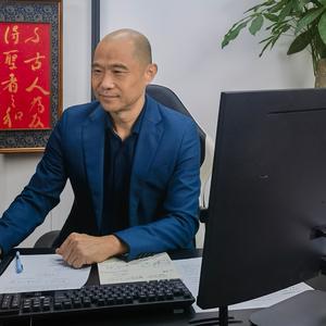 老章的正前方 头像