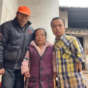 坚强的三口之家 头像