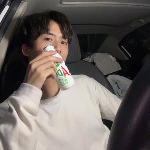 罗小七啊 头像