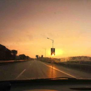 越读越不董 头像