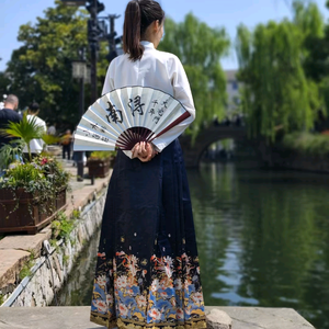 小手冰芳（熊猫车主） 头像